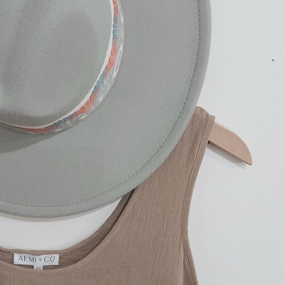 Aemi + Co Daisy Sleeveless Midi Dress with Pockets in Taupe - Picture 2 of 9